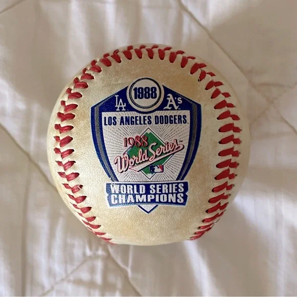 Los Angeles Dodgers 1988 World Series Champion Baseball - Picture 1 of 3